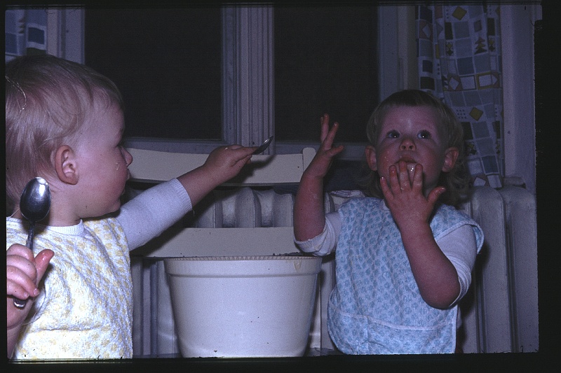 20.Regensburg apr 1965 Brigitte,Marion.JPG